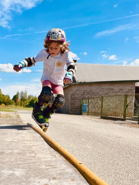 Koszulka dziecięca Jajko na rolkach Bumpie Crew (błękitna)